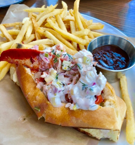 pappys-seafood-lobster-roll